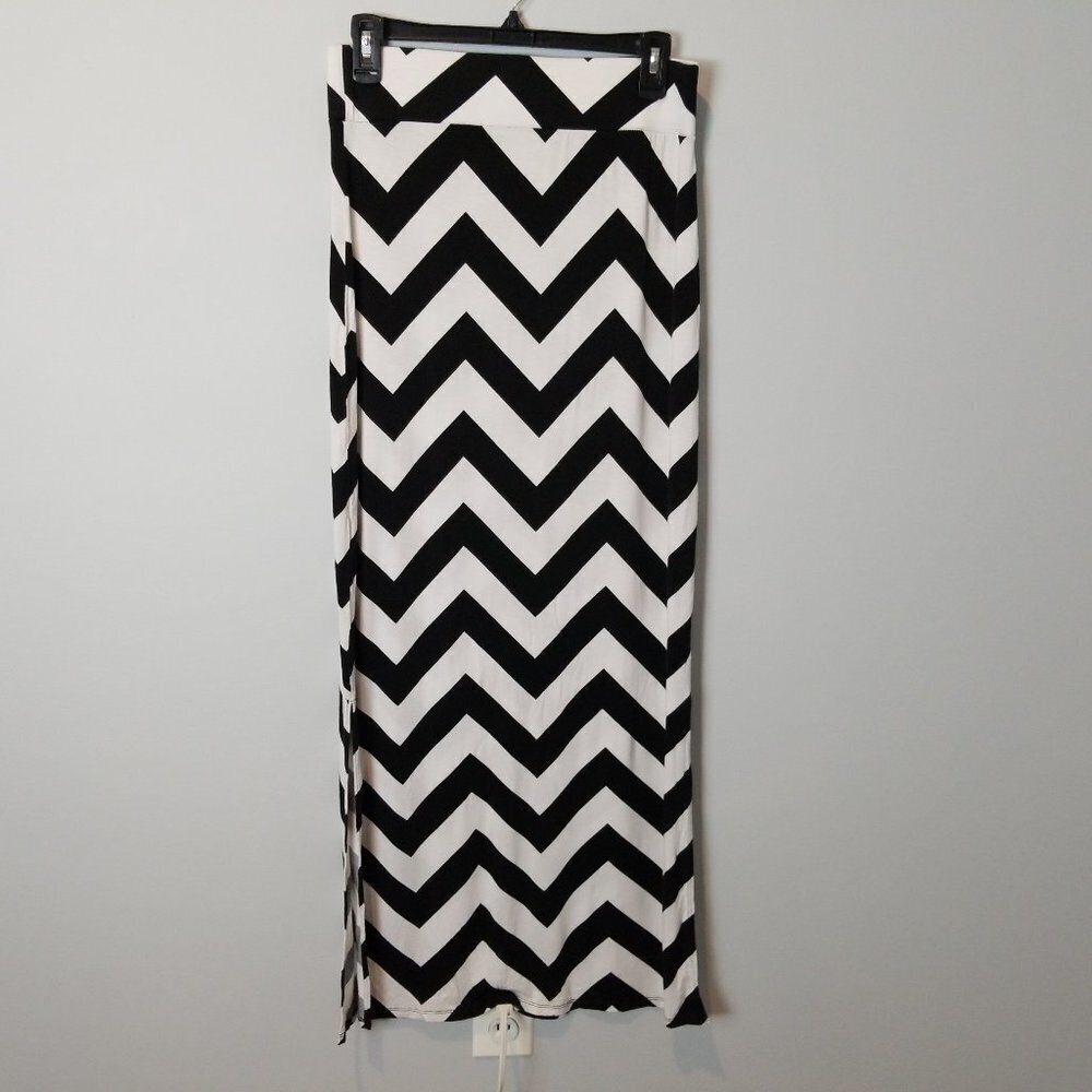 A.N.A Black & White Chevron long Maxi Skirt Small